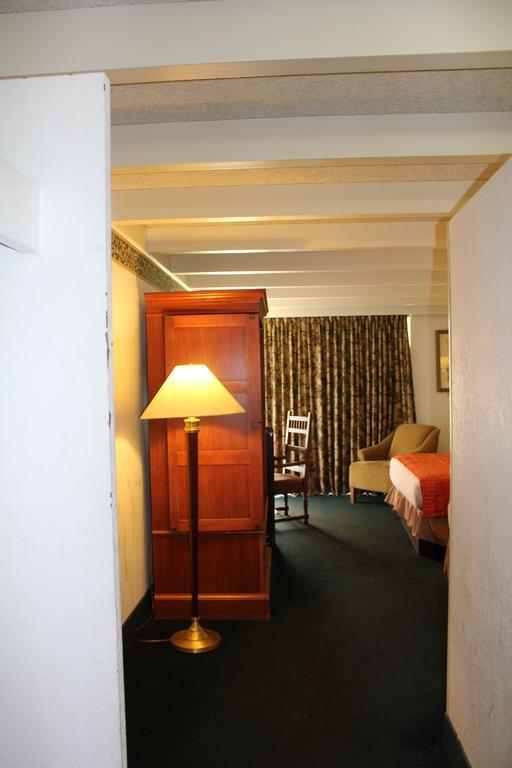 Rodeway Inn & Suites Rockford Buitenkant foto